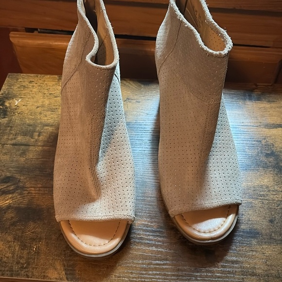 Franco Sarto Sandel Heels 9.5 - Picture 1 of 4